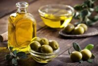 Minyak zaitun dipercaya mengandung kaya manfaat.