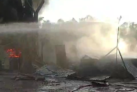 Dapir penyulingan kondesat ilegal milik Rida di Desa Pantai Cermin, Kecamatan Tanjung Pura yang terbakaar.