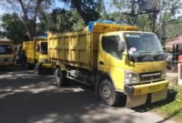 Truk parkir di samping Mapolres Langkat terkait pungli di Kecamtan Sirapit.