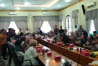 RDP di Ruang Banggar DPRD Langkat dengan guru - guru honorer.