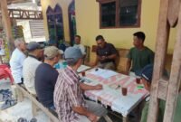 Warga Dusun III Desa Suka Damai, Kecamatan Hinai, Langkat yang menolak peternakan ayam di dekat pemukiman.