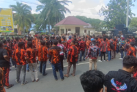 Ratusan massa berorasi di PN Stabat, Kamis (13/6/2024) tuntut keadilan bagi TRP dalam perkara TPPO yang tengah dijalaninya.