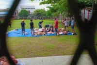 WBP Lapas Narkotika Kelas IIA Langkat bergotongroyong menyembelih hewan kuraban, Senin (17/6/2024)