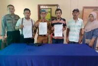 Pengamen Langkat dan warga Lingkungan VIII Bantenan, Kelurahan Kwala Bingai, Stabat usai mediasi di Polsek Stabat, Senin (8/7/2024) pagi.