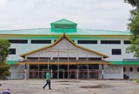 Proyek rehabilitasi Gedung Serbaguna Manunggal Langkat Berseri yang molor dikerjakan.