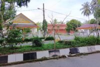 Pagar Rumah Dinas Bupati Langkat ditutup rapat oleh petugas Satpol PP.