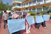 Ratusan guru honorer menggeruduk Kantor Bupati Langkat, menuntut agar Pj Bupati Langkat Faisal Hasrimy segera melaksanakan putusn PTUN Medan.