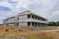 Bangunan SMA Plus Langkat di Desa Kampung Lama, Kecamatan Besitang, Lagnkat yang diduga dikerjakan asal jadi dan sarat korupsi.