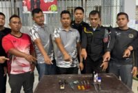 KPR Kelas IIB Tanjung Pura Efri Yanto bersama regu pengaman Rutan usai menggelar razia.