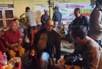 Kapolrestabes Medan Kombes Gidion Arif Setyawan berdialog dengan warga Medan Polonia.