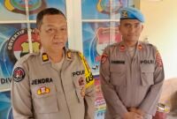 Kasi Humas Polres Langkat AKP Rajendra Kusuma dan Kasi Propam Polres Langkat IPTU F Hasibuan.