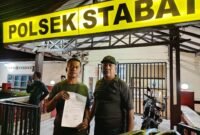 Rudi Hartono usai membuat laporan di Mapolsek Stabat.