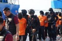 Narapidana berisiko tinggi dikawal ketat aparat saat akan dipindahkan ke Nusakambangan.