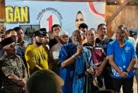 Syah Afandin menyampaikan deklarasi di posko pemenangannya.