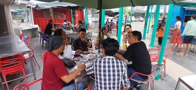 Konsolidasi NGO Lingkungan di sebuah warung kopi di Kota Medan