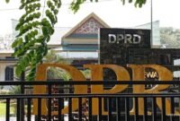 Kantor DPRD Kabupaten Langkat di Kelurahan Kwala Bingai, Kecamatan Stabat.