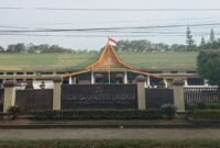 Kantor Kejaksaan Negeri Langkat di Jalan Proklamasi, Kelurahan Kwala Bingai, Kecamatan Stabat.