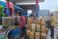 Barang bukti di lokasi gudang mafia BBM subsidi yang digerebek Tim Gabungan BAIS TNI, Kejatisu dan Balai Pengawasan Tertib Niaga.