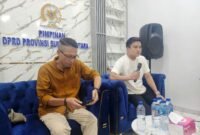 Pimpinan DPRD Sumut Ricky Anthony berdialog dengan awak media saat menggelar kegiatan silaturrahmi.