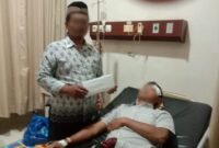 Tali asih dari Pimpinan DPRD Sumut Ricky Anthony diterima keluarga korban laka lantas di RSUD dr Zubir Mahmud Aceh Timur.