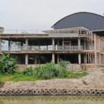 Bangunan milik Yus yang didirikan di DAS, bahkan di dalam tanggul Sei Batang Serangan1