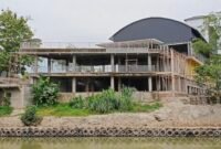 Bangunan milik Yus yang didirikan di DAS, bahkan di dalam tanggul Sei Batang Serangan.