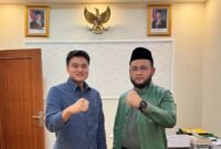 Ketua Al Washliyah Sumut Dedi Iskandar Batubara saat bertemu Pimpinan DPRD Sumut Ricky Antohny.