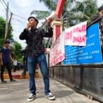 Serikat Mahasiswa Tameng Rakyat alias SEMARAK berorasi di depan Mapolres Langkat1
