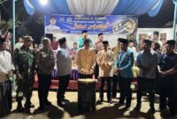 Pimpinan DPRD Sumut Ricky Anthony menabuh bedug untuk memulai Festival Gema Takbir Idul Adha 1446 H di Kedamatan Hinai.