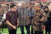 Pimpinan DPRD Sumut Ricky Anthony bersama Bupati Langkat H Syah Afandin dan Ketua PD II FKPPI Sumut H Kharuddin Syah SE usai pelantikan KB PC FKPPI 0215 Langkat di GOR Stabat.