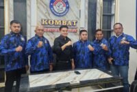 Ketua DPW KOMBAT Sumut Ricky Anthony bersama lima Anggota DPRD Deli Serdang Aldi Hidayat, Dani Ginting, Nusantara Tarigan Silangit, Masdianto dan Tubagus Nurul Amin.
