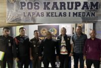 Terpidana Samsul Tarigan tiba di Lembaga Pemasyarakatan Kelas 1 A Medan, Selasa 12 Agustus 2025 malam.