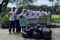 Gen Hijau beraksi memungut sampah di lokasi CFD Stabat.