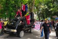 Massa berorasi di depan DPRD Langkat berjalan dengan tertib dan aman.