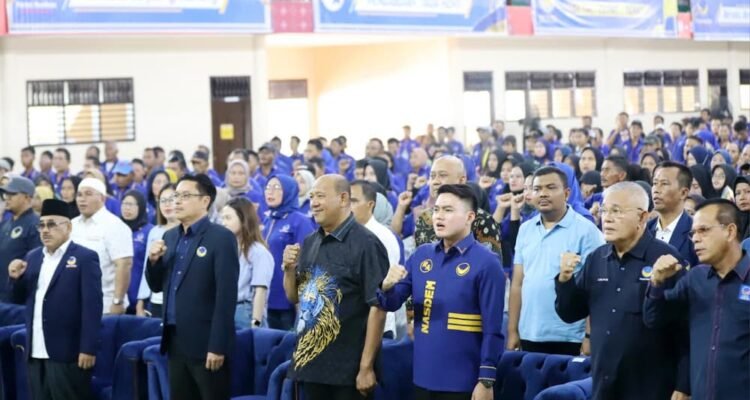 Ketua DPW NasDem Sumut Iskandar ST bersama ribuan kader BAPERA di GOR Langkat Berseri, Stabat beberapa waktu lalu