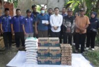 Pimpinan DPRD Sumut Ricky Anthony memberi bantuan kepada Ngadirun.