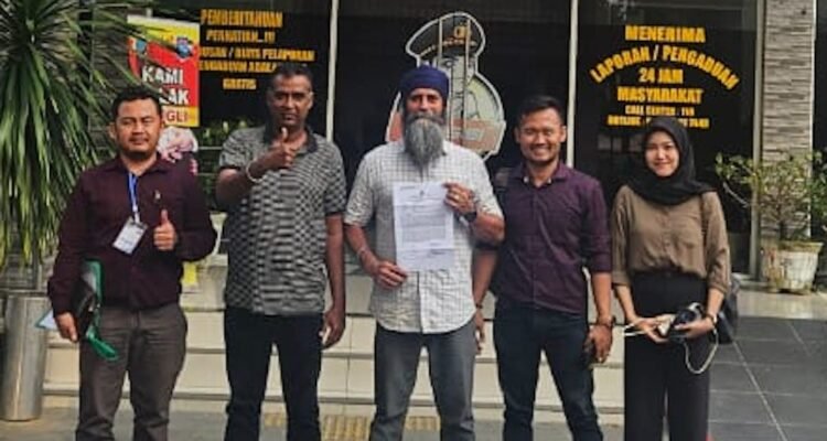 Ranjot Singh didampingi penasihat hukumnya membuat laporan di Mapolda Sumut
