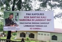 Spanduk bermuatan narasi mengkritik kinerja Polres Langkat yang dibentangkan organisasi kemahasiswaan beberpa waktu lalu.