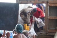 Bantuan bahan pangan yang dikirim ondim untuk korban banjir di Tanjung Pura.