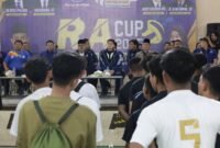 Pimpinan DPRD Sumut Ricky Anthony memberi kata sambutan saat membuka Turnamen Voly RACUP 2025.