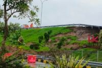 Ruas Tol Binjai-Langsa di dekat Gate Tol Kwala Bingai yang longsor