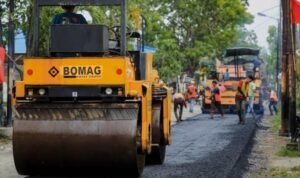 Ilustrasi pengerjaan konstruksi pengaspalan jalan