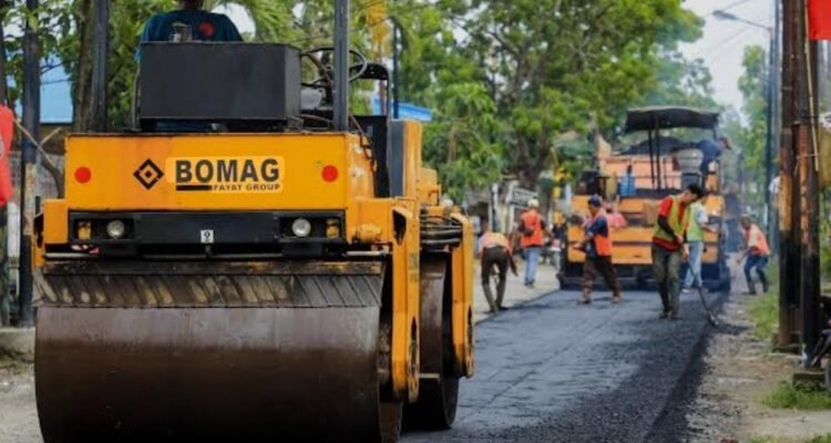 Ilustrasi pengerjaan konstruksi pengaspalan jalan