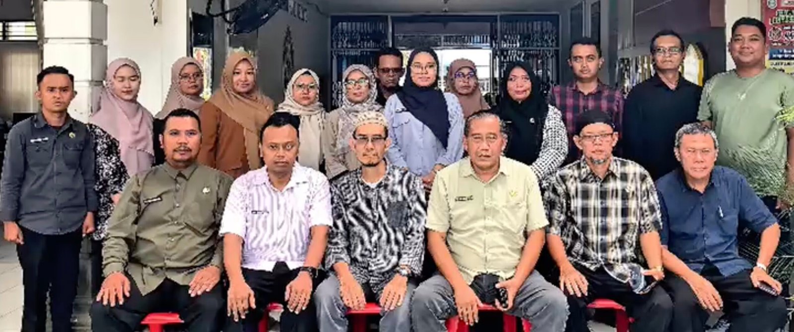 Keluarga Besar SMAN 1 Stabat mendukung Polri tetap langsung di bawah Presiden.