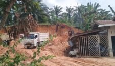 Aktivitas galian C ilegal yang diduga dikelola oknum Pamen Poldasu berinisial Kompol MI Saragih di Desa Kwala Pesilam, Kecamatan Padang Tualang, Langkat.