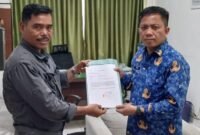 Kepla UPTD KPH Wilayah I Stabat menerima surat pernyataan pengembalian hutan lindung kepada negara yang dirambah Kapolsek Tanjung Pura IPTU MG sejak tahun 2017 silam.