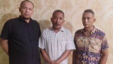 Moses Presly Halomoan Sitorus didampingi penasihat hukumnya.