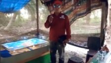 Pengurus LSM PENJARA berada di lokasi judi tembak ikan di Desa Perkotaan, Kecamatan Secanggang.