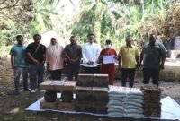 Pimpinan DPRD Sumut Ricky Anthony memberi bantuan kepada korban kebakaran Indra Ginting.