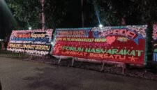 Karangan bunga di depan Kantor Bupati Langkat dari elemen masyarakat yang mengucapkan terima kasih kepada KPK.